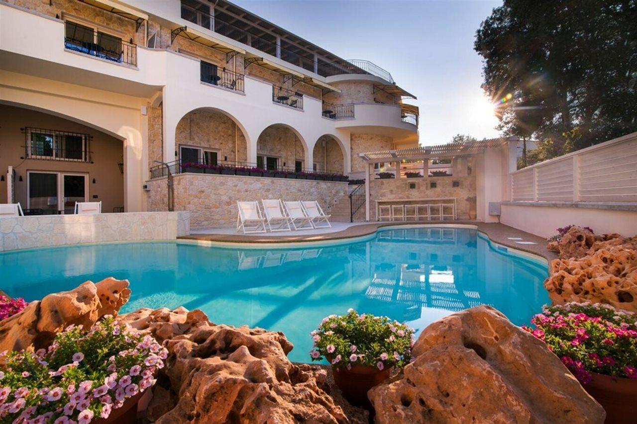 Neikos Mediterraneo Luxury Suites Chaniotis Exterior foto