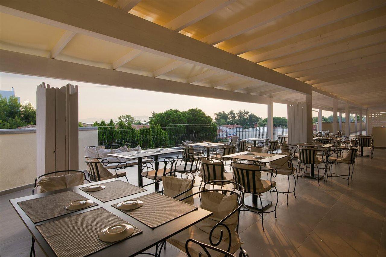 Neikos Mediterraneo Luxury Suites Chaniotis Exterior foto