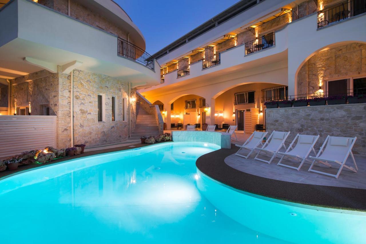 Neikos Mediterraneo Luxury Suites Chaniotis Exterior foto