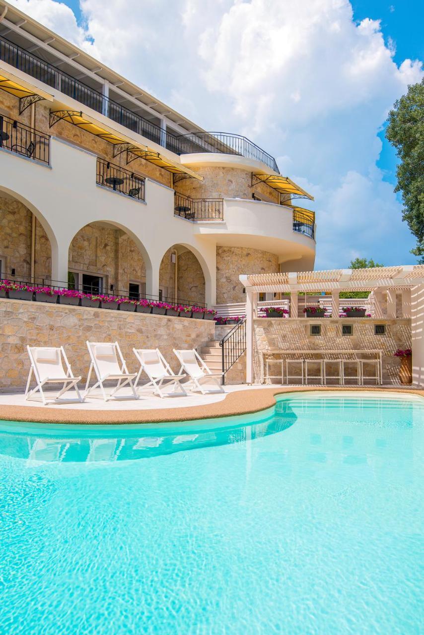 Neikos Mediterraneo Luxury Suites Chaniotis Exterior foto