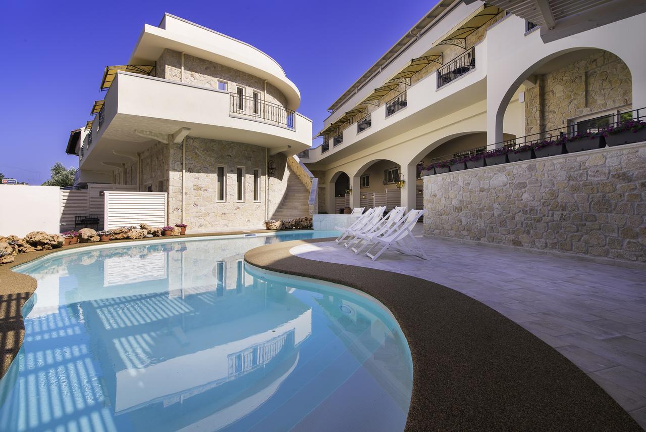Neikos Mediterraneo Luxury Suites Chaniotis Exterior foto
