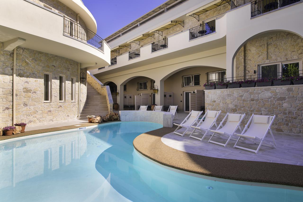 Neikos Mediterraneo Luxury Suites Chaniotis Exterior foto