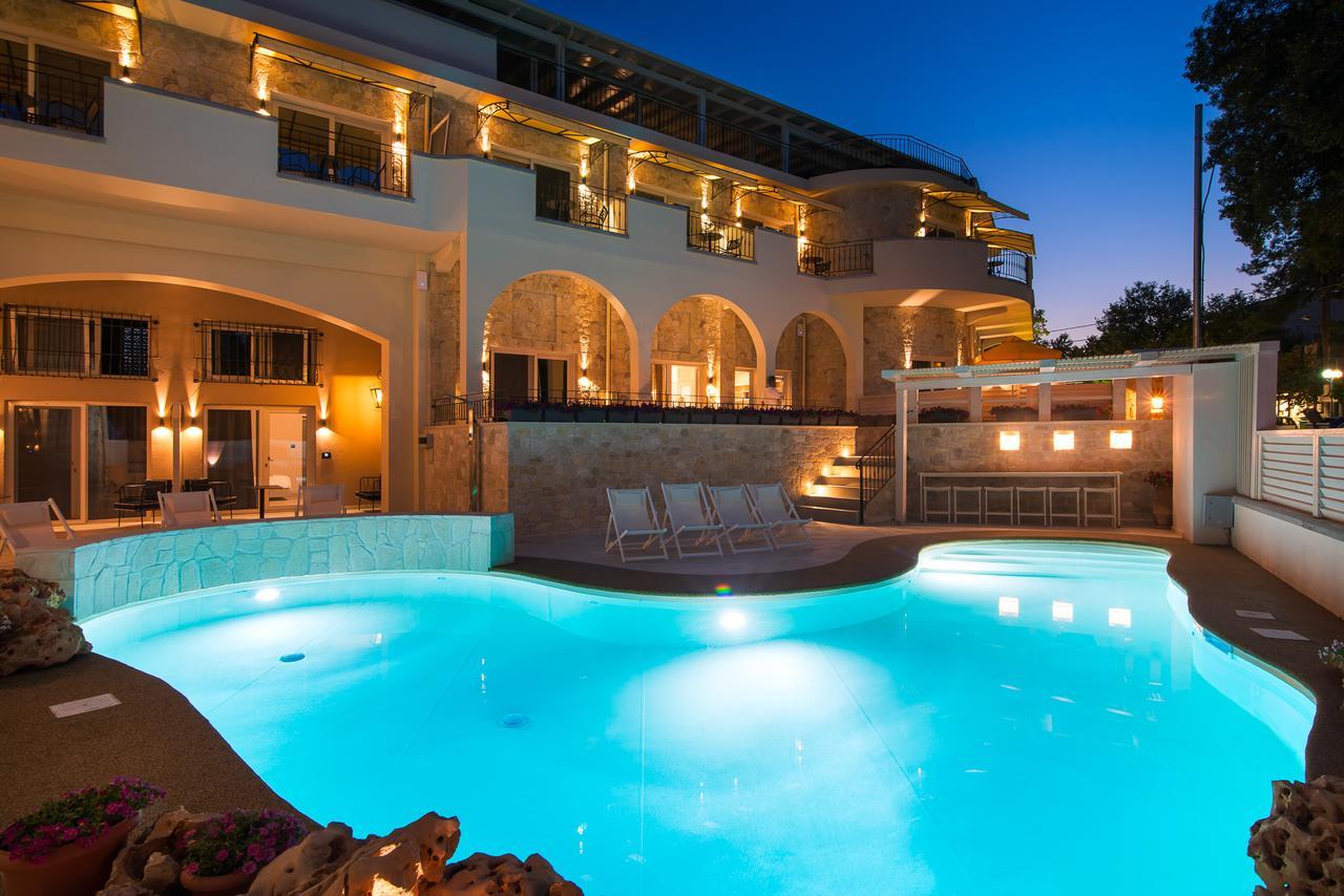 Neikos Mediterraneo Luxury Suites Chaniotis Exterior foto