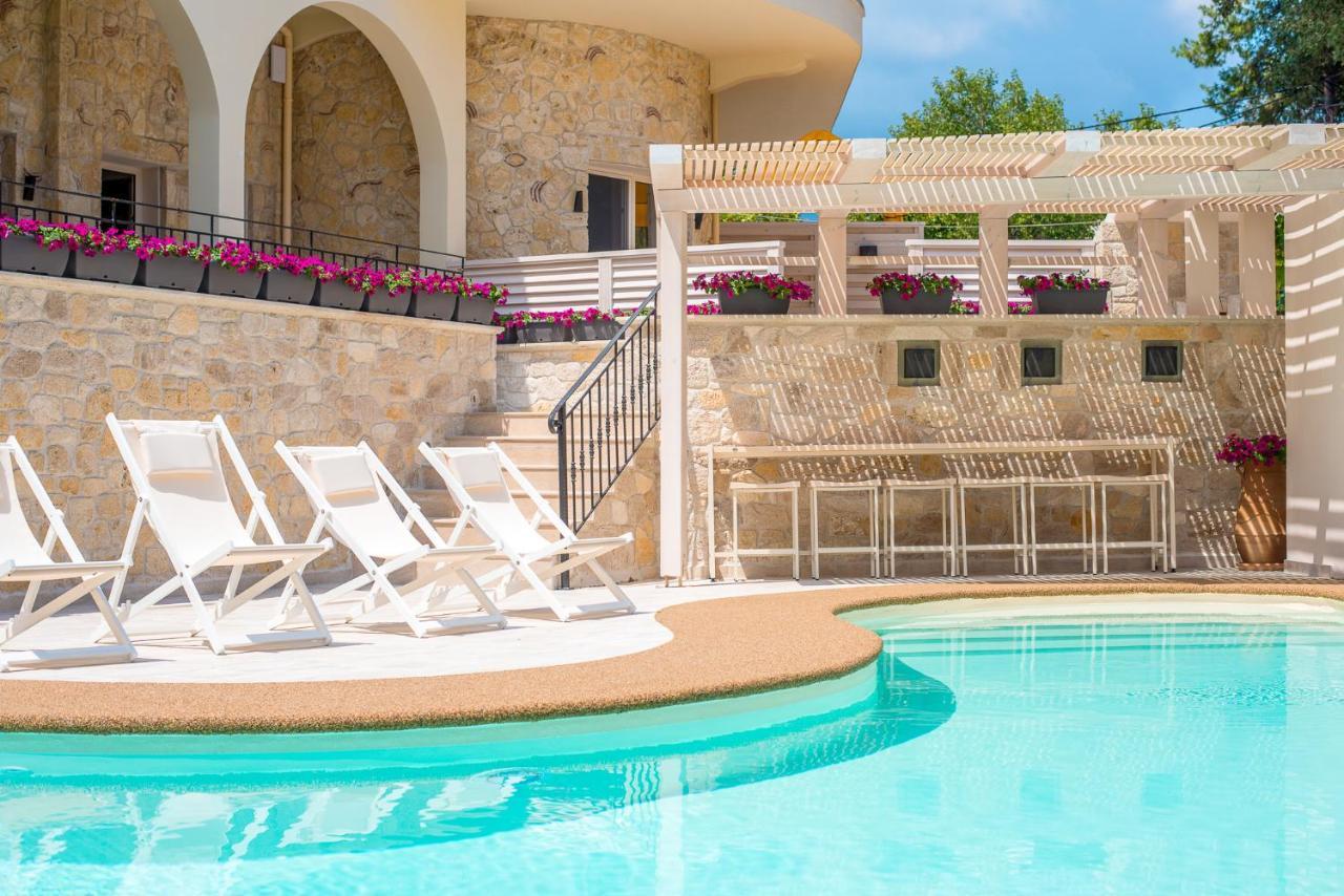 Neikos Mediterraneo Luxury Suites Chaniotis Exterior foto