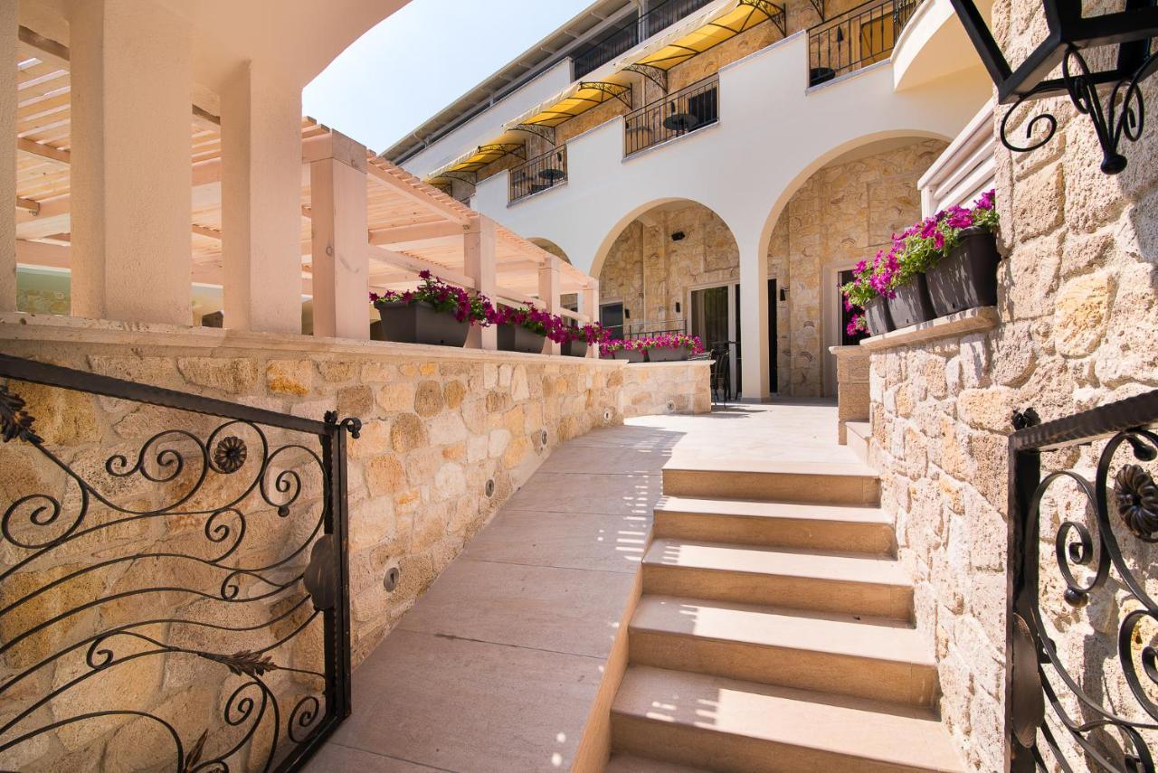 Neikos Mediterraneo Luxury Suites Chaniotis Exterior foto